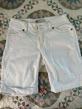 Levi’s size 8 shorts